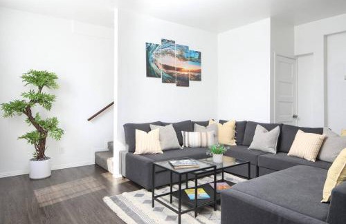 Golden Hill Casa | 3 Bedroom 2 Bath House with Parking - 10 Guests