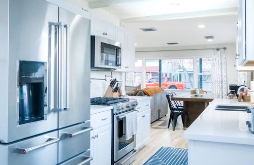 Bishop Casa | 3 bedroom 2 bath private house,walkable to restaurants, shops, and breweries.