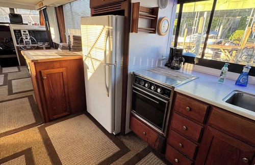Harrison Alquiler De Eote | 3 Bedroom, 2 Bathroom, Stationary 60' [sixty ft] House Boat, Sleeps 6
