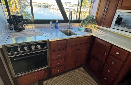 Harrison Alquiler De Eote | 3 Bedroom, 2 Bathroom, Stationary 60' [sixty ft] House Boat, Sleeps 6