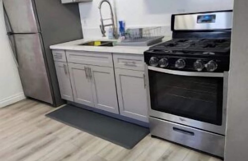 Central San Pedro Casa | 3 BEDROOM, 2 BATHROOM GATED HOME WITH 3 PARKING SPOTS