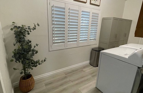 Central San Pedro Casa | 3 BEDROOM, 2 BATHROOM GATED HOME WITH 3 PARKING SPOTS