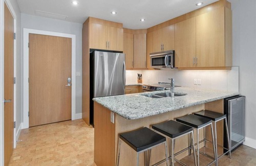 Sicamous Condominio | 3 bedroom, 2 bathroom condo on Mara Lake with Pool and Boat Slip