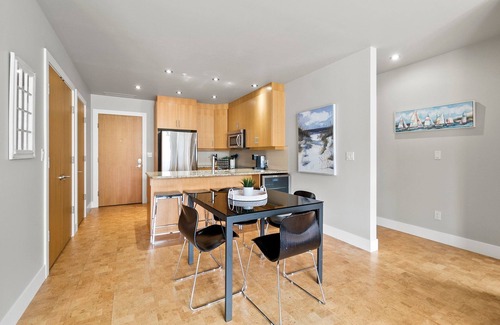 Sicamous Condominio | 3 bedroom, 2 bathroom condo on Mara Lake with Pool and Boat Slip