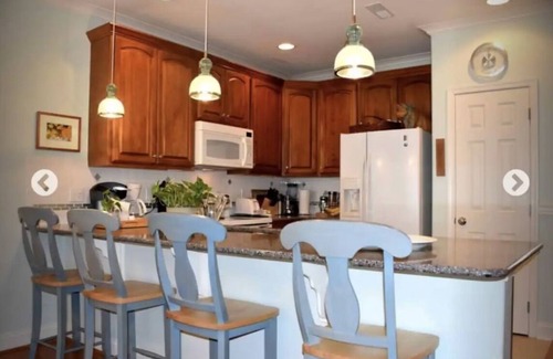 Lewes Condominio | 3 Bedroom, 2 Bathroom Lewes Condo with Pool: Walking distance to Nassau Vineyard