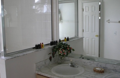 Crescent Lakes Villa | Villa de lujo de 3 dormitorios, 2 baños, vista al lago