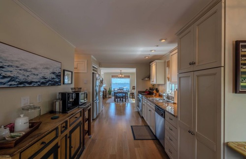 North Kingstown Casa | 3 bedroom, 2 full bathroom water view and ocean front property. Outdoor kitchen and lounge chairs.
