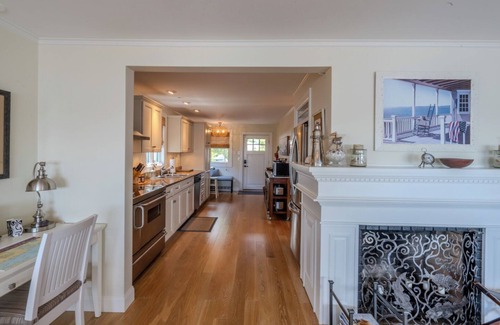 North Kingstown Casa | 3 bedroom, 2 full bathroom water view and ocean front property. Outdoor kitchen and lounge chairs.