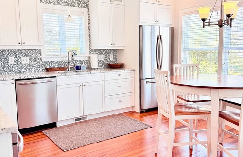 Wrightsville Beach Casa | 3 Bedroom-2 Bath-Sleeps 6-Midlevel Beach Retreat in Wrightsville Beach, NC