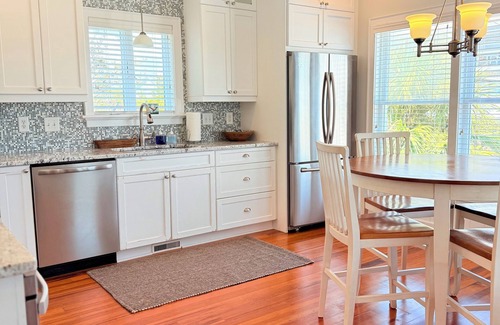Wrightsville Beach Casa | 3 Bedroom-2 Bath-Sleeps 6-Midlevel Beach Retreat in Wrightsville Beach, NC
