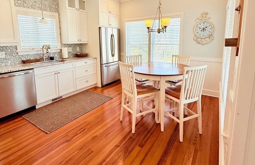 Wrightsville Beach Casa | 3 Bedroom-2 Bath-Sleeps 6-Midlevel Beach Retreat in Wrightsville Beach, NC