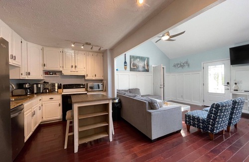 Long Bay Estates Casa | 3 Bedroom, 2nd Row with a Shared Pool - Beach Bliss