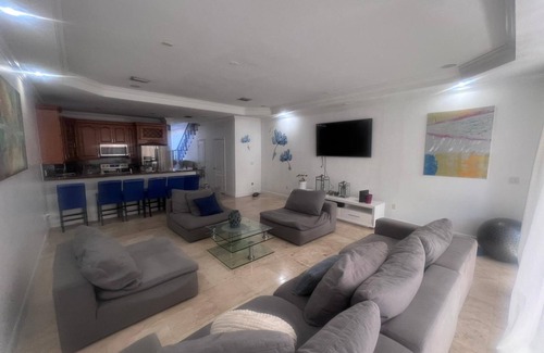 The Roads Casa | 3 Bedroom 3.5 Bathroom Miami Brickell Breeze Oasis