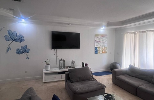 The Roads Casa | 3 Bedroom 3.5 Bathroom Miami Brickell Breeze Oasis