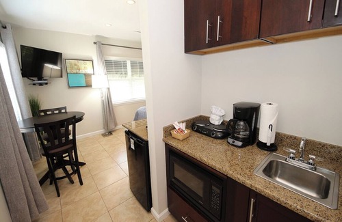 Longboat Key Condominio | 3-bedroom, 3 bath condo in beautiful Longboat Key. Beachfront views w/ pool.