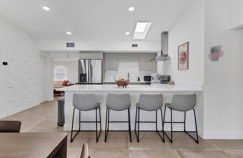 Alta Vista Casa | 3-bedroom, 3 bath house w/ POOL in fabulous Sarasota with AC, WiFi