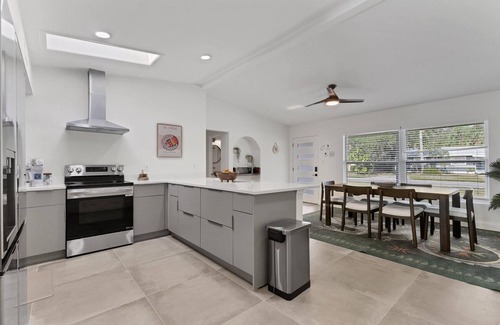 Alta Vista Casa | 3-bedroom, 3 bath house w/ POOL in fabulous Sarasota with AC, WiFi