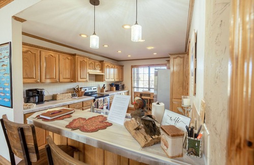 Pangburn Casa | 3 Bedroom 3 Bathroom Cabin on Little Red River w/ Private Dock!