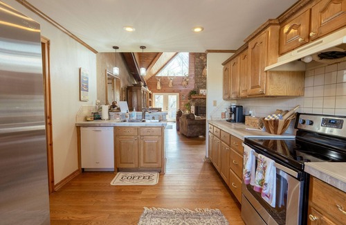 Pangburn Casa | 3 Bedroom 3 Bathroom Cabin on Little Red River w/ Private Dock!