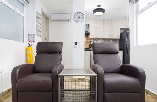 Medellin Apartamento | 3 Bedroom 3 Hot tub AC part time doorman balcony apartment.