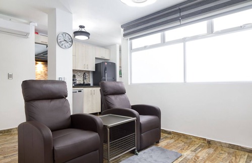Medellin Apartamento | 3 Bedroom 3 Hot tub AC part time doorman balcony apartment.