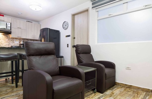 Medellin Apartamento | 3 Bedroom 3 Hot tub AC part time doorman balcony apartment.