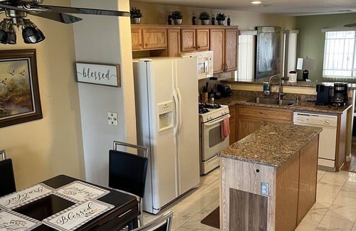 Sunrise Manor Casa | 3 bedroom 4beds 2.5 bath 10 min to Downtown 15 to Strip!
