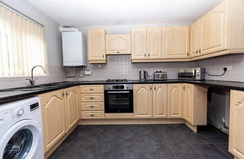 Washington Casa | 3 Bedroom 5 beds Sleeps 6 Ideal For Contractors