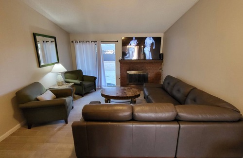 Lancaster Casa | 3-bedroom 6 queen beds in Lancaster