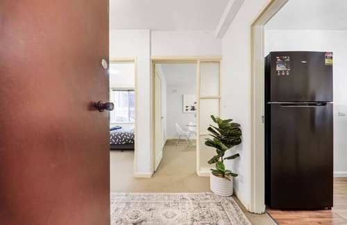 St. Kilda East Apartamento | 3 Bedroom 60s Retro by Alma Park