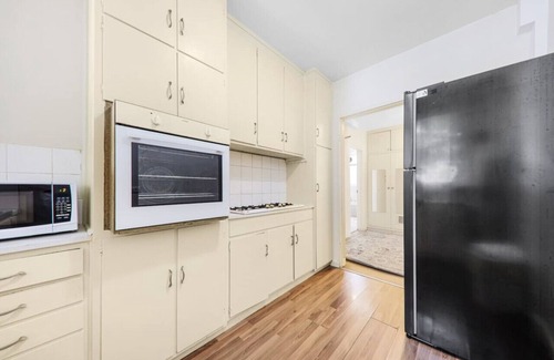 St. Kilda East Apartamento | 3 Bedroom 60s Retro by Alma Park