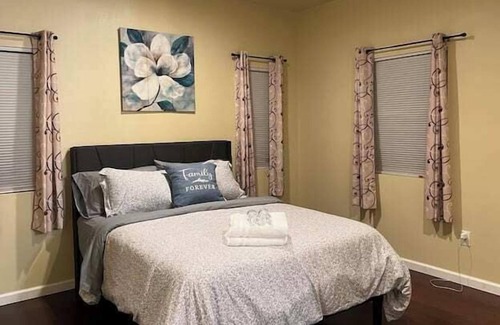 Rialto Apartamento | 3 Bedroom 645794 by Houzlet