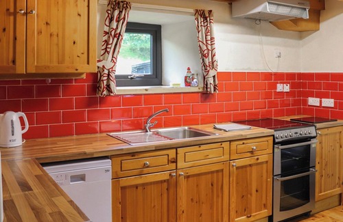 Penrhyndeudraeth Cabaña | Surrounded by stunning views set perfectly with coast and mountains on your doorstep.