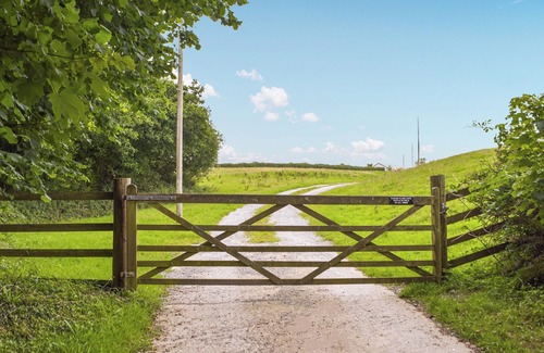 Carmarthen Cabaña | 3 bedroom accommodation in Meidrim, near Carmarthen