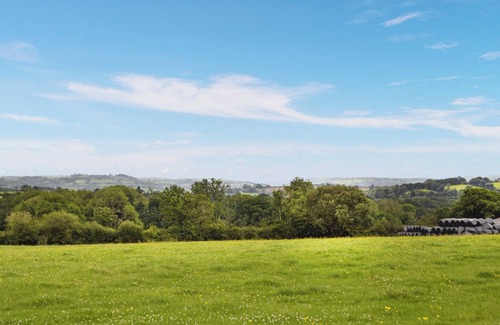 Carmarthen Cabaña | 3 bedroom accommodation in Meidrim, near Carmarthen