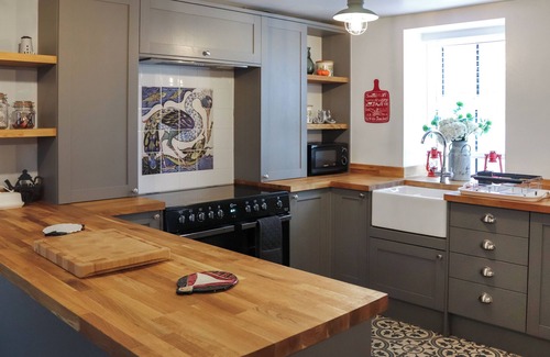 Newborough Cabaña | 3 bedroom accommodation in Newborough