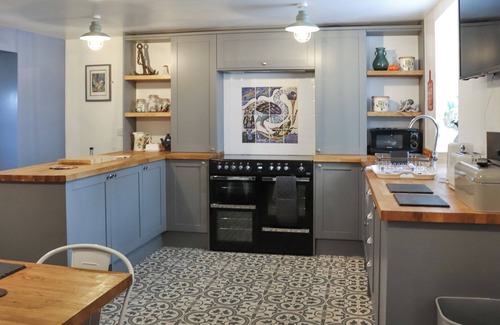 Newborough Cabaña | 3 bedroom accommodation in Newborough