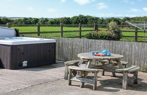 Rhosybol Cabaña | Alojamiento de 3 habitaciones en Llandyfrydog, near Amlwch