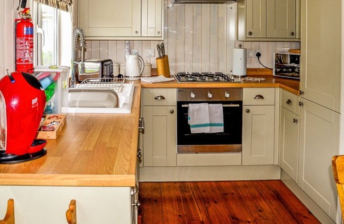 Hundall Cabaña | 3 bedroom accommodation in Mercia Marina, Willington