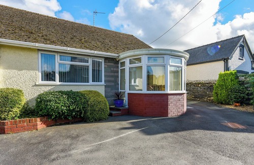 Bryn-crug Cabaña | A cosy house bursting with character, situated in the charming Gwynedd village of Bryncrug.