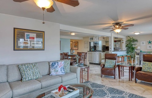 Palm Harbor Casa | Canal, muelle privado, cubierta grande, fuera de Estes Flats y Aransas Bay ... ¡Excelente pesca!