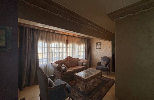 Al-Khalifa Apartamento | 3-bedroom apartment in cool Cairo Governorate with WiFi, AC