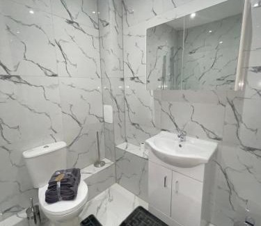 Flitwick Apartamento | 3 Bedroom Apartment - Flitwick - Contractor Friendly - Tourist Ready - Full Kitchen - WiFi - Smart TV - Sofa Bed - FREE Parking - Ideal for Short or Long Stays