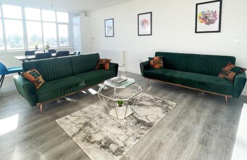 Flitwick Apartamento | 3 Bedroom Apartment - Flitwick - Contractor Friendly - Tourist Ready - Full Kitchen - WiFi - Smart TV - Sofa Bed - FREE Parking - Ideal for Short or Long Stays