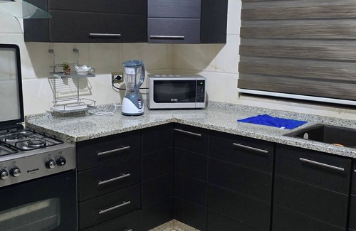 Amman Apartamento | 3-bedroom apartment in awesome Amman with AC