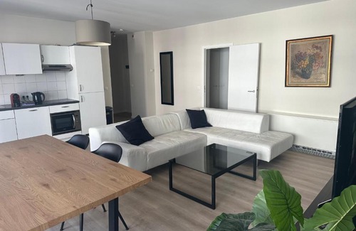 Rogier Apartamento | 3 Bedroom Apartment in City Center with Balcony View