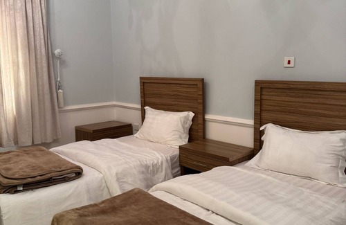 Dammam Apartamento | 3-bedroom apartment in fabulous Dammam with AC