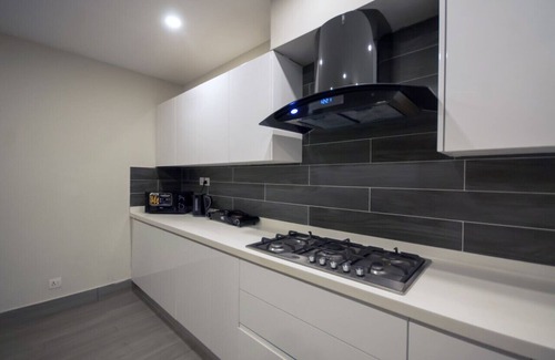 Lahore Apartamento | 3 Bedroom Apartment in Lahore close to MM Alam, Packages Mall