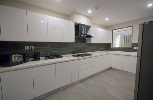 Lahore Apartamento | 3 Bedroom Apartment in Lahore close to MM Alam, Packages Mall