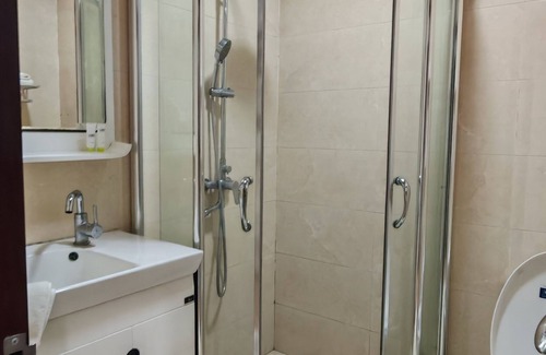 North Ridge Apartamento | 3-bedroom Apartment in Osu, Accra with AC, WiFi, Gym, Pool